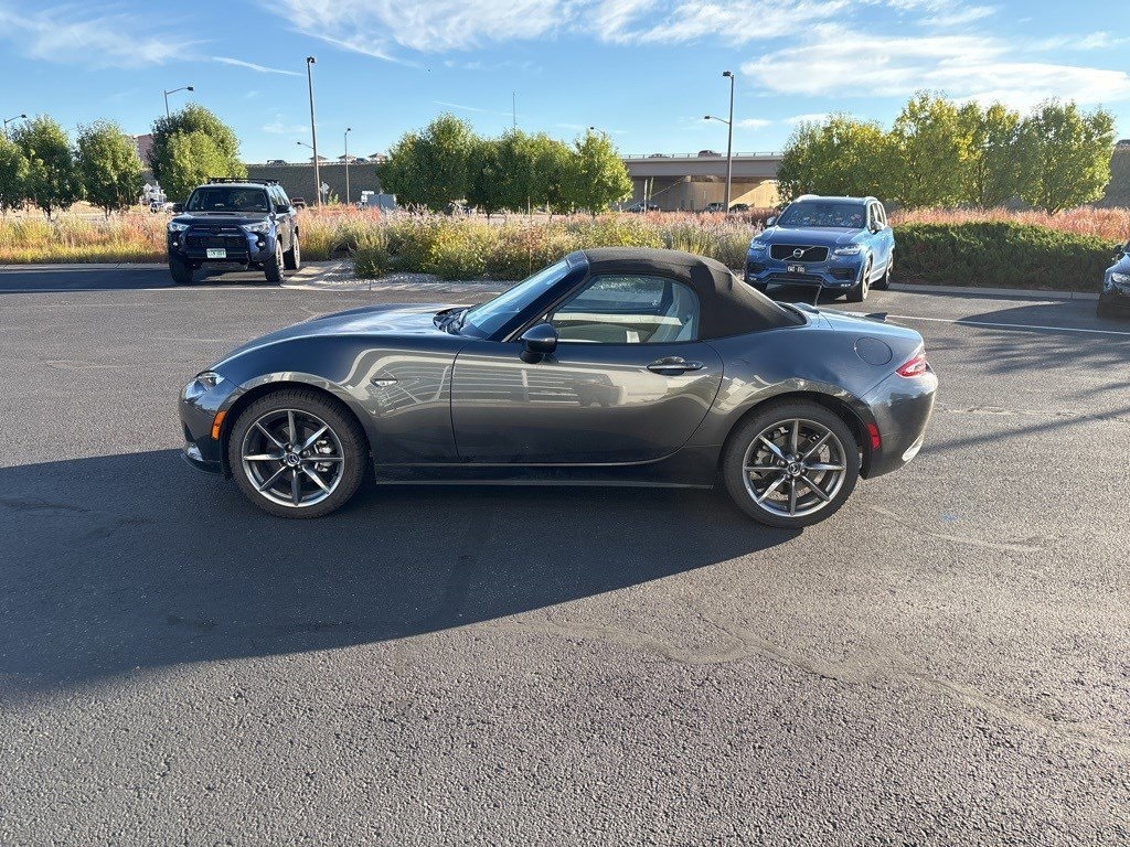 2021 Mazda MX-5 Miata Miata Grand Touring photo 2