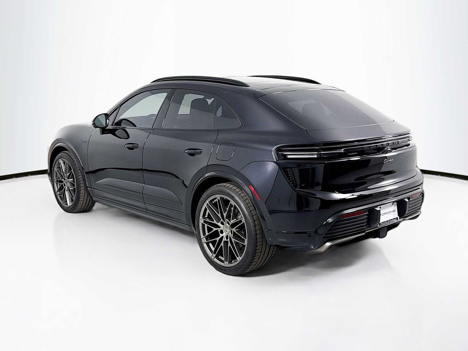 2025 Porsche Macan Turbo Electric photo 3
