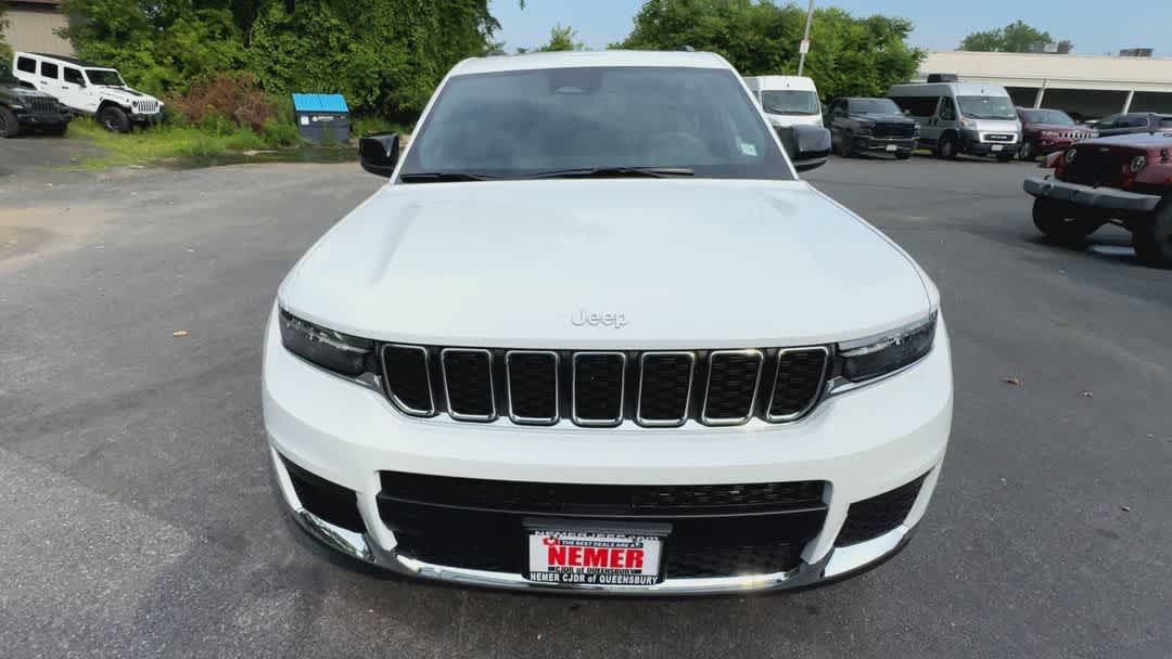 2025 Jeep Grand Cherokee Laredo X photo 2