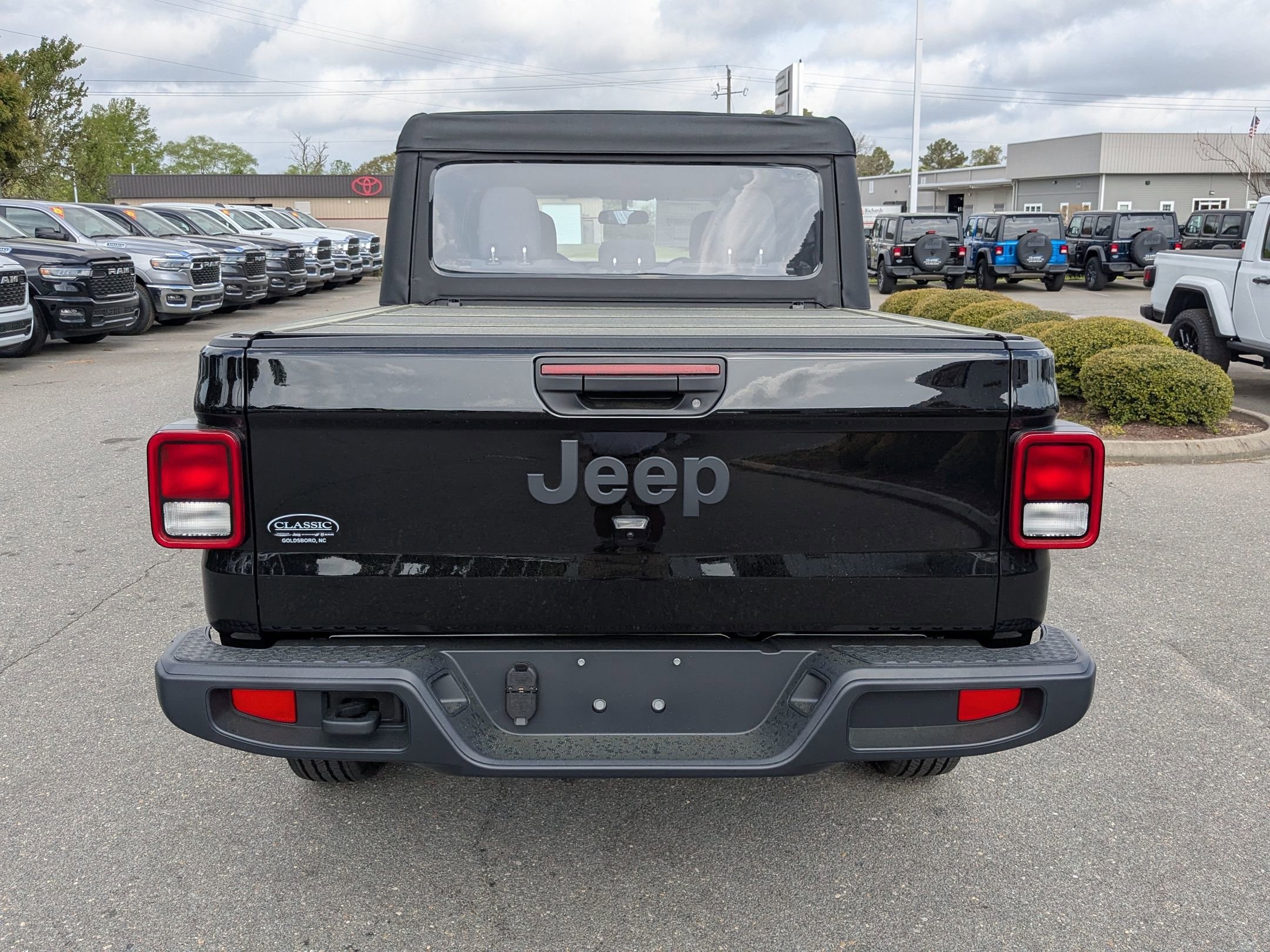 2025 Jeep Gladiator Sport photo 6
