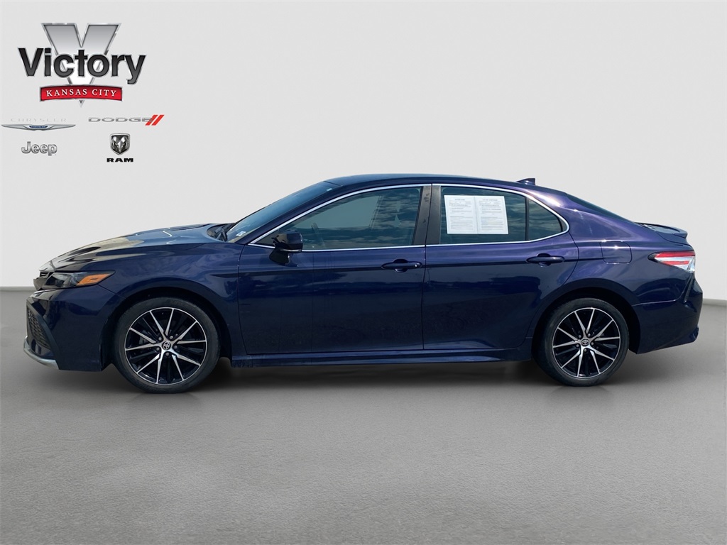 2022 Toyota Camry SE photo 4
