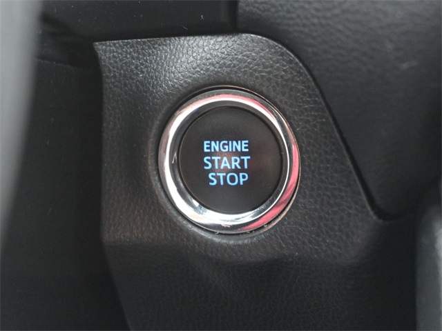 2020 Toyota RAV4 XLE photo 6