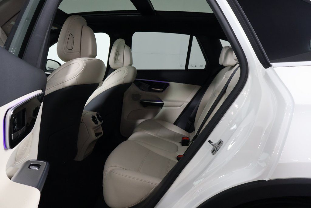 2026 Mercedes Benz GLC 300 photo 5