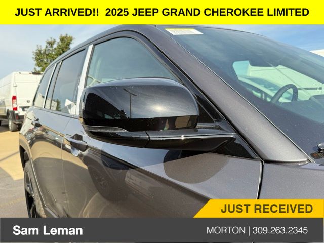 2025 Jeep Grand Cherokee Limited photo 2