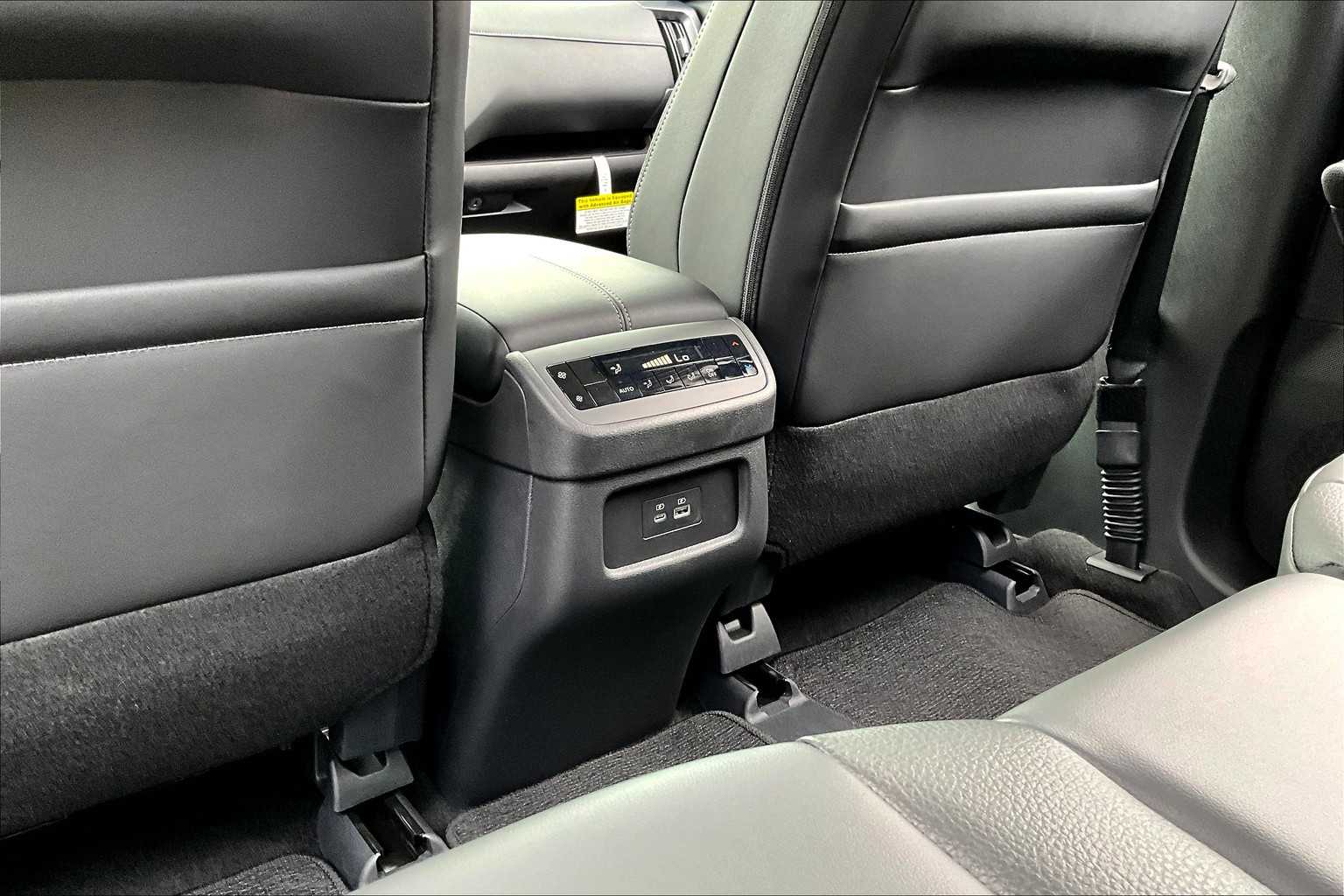 2025 Nissan Pathfinder SL photo 18