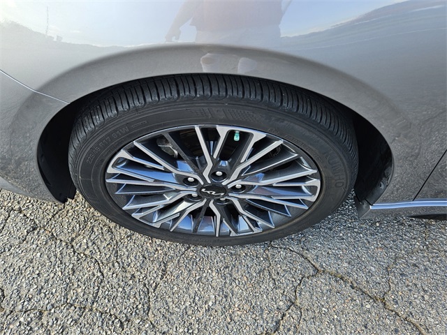 2023 Kia Forte GT-Line photo 17