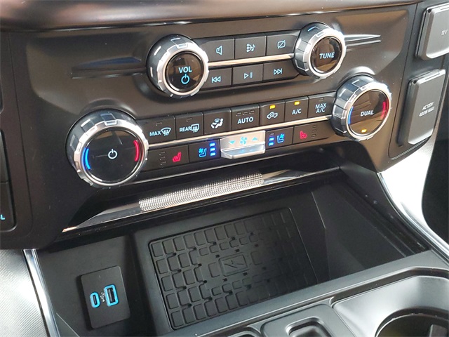 2023 Ford F-150 Platinum photo 18