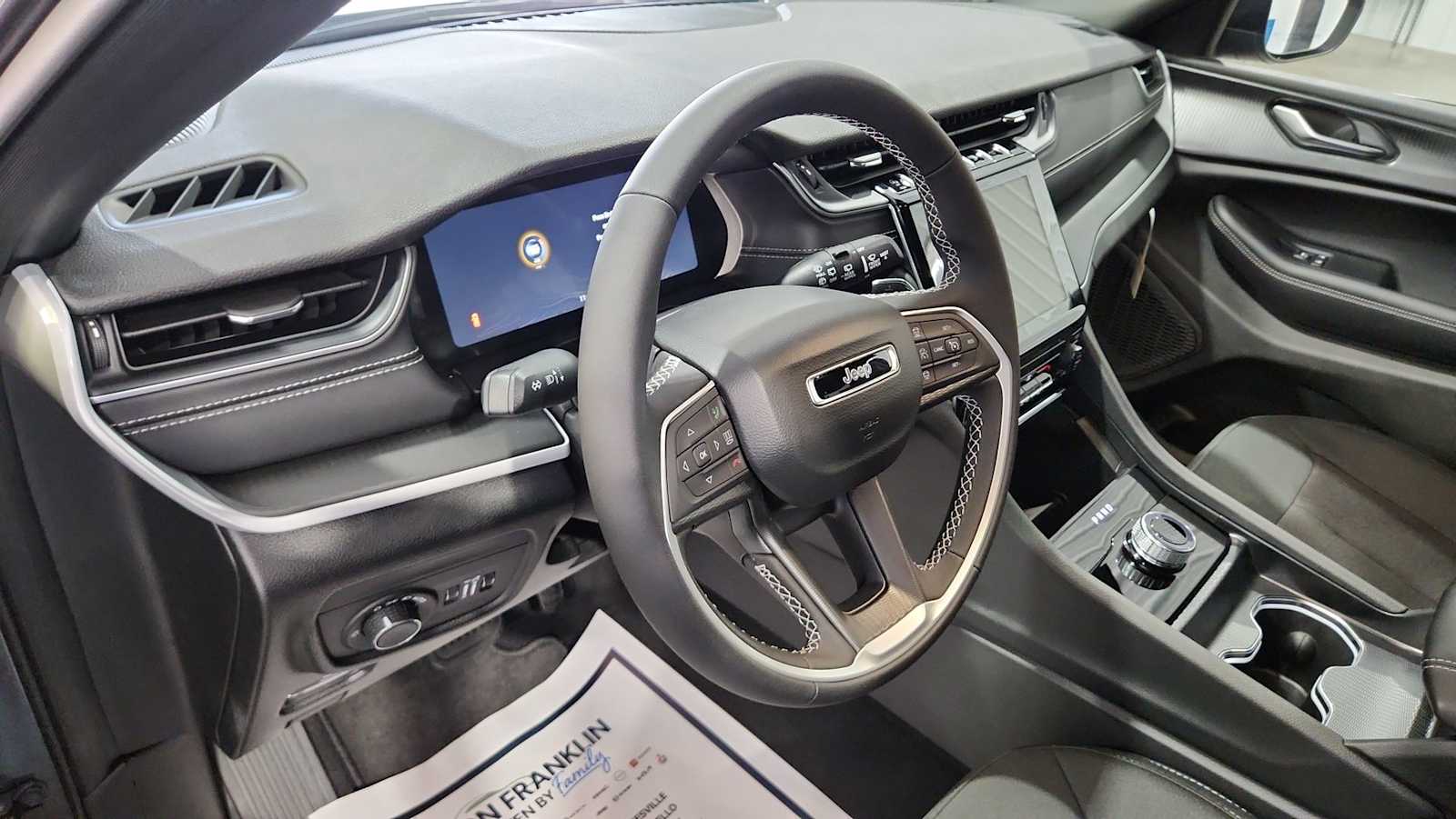 2025 Jeep Grand Cherokee Laredo X photo 17