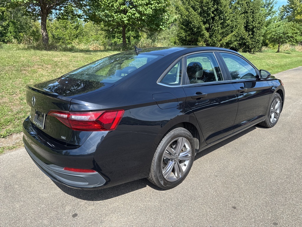 2022 Volkswagen Jetta 1.5T SE photo 3