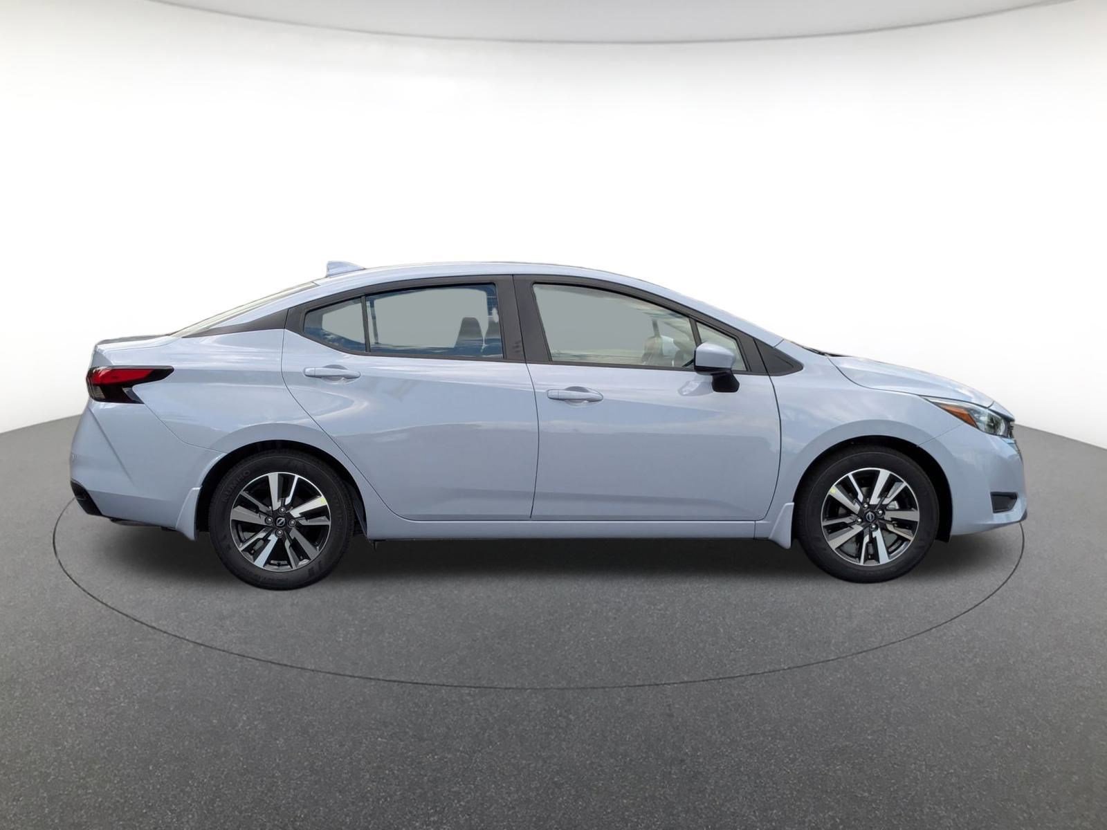 2025 Nissan Versa SV photo 4
