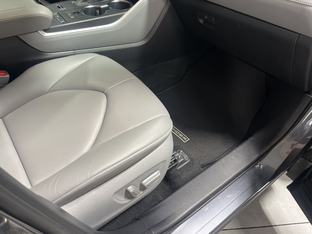 2021 Toyota Highlander XLE photo 18