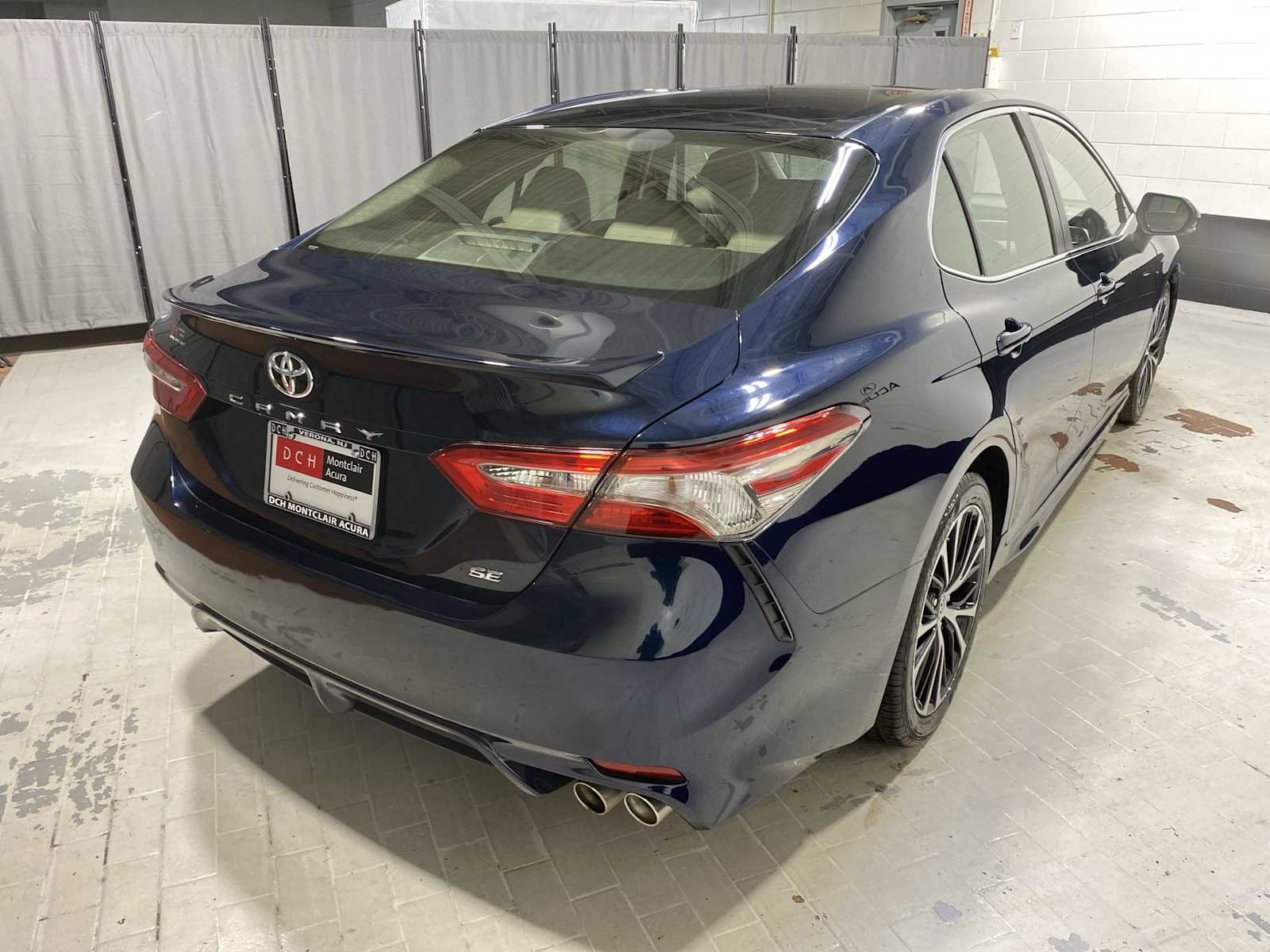 2018 Toyota Camry SE photo 23