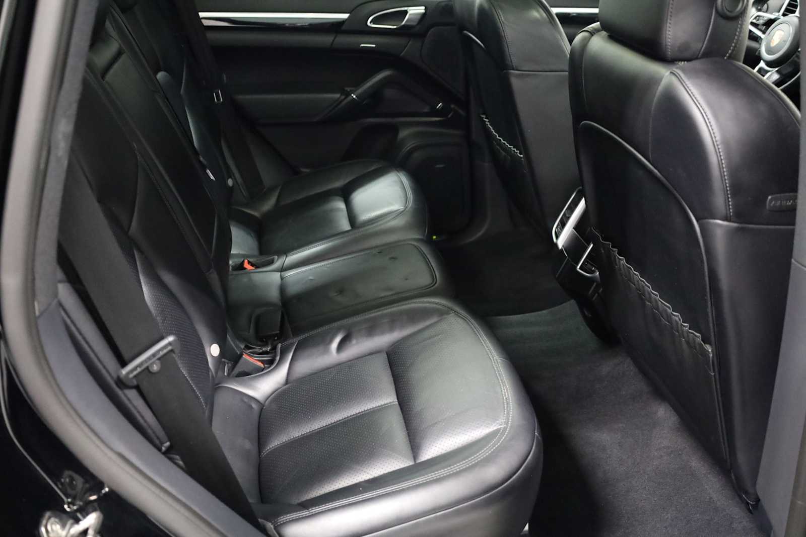 2017 Porsche Cayenne S E-Hybrid Platinum Edition photo 28