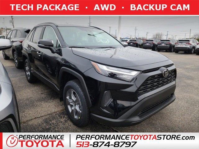 2025 Toyota RAV4 XLE's photo
