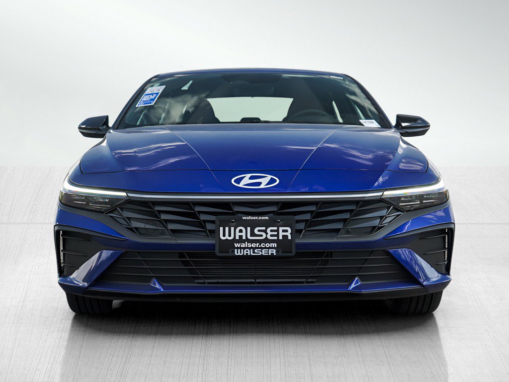 2025 Hyundai Elantra SEL Sport photo 2