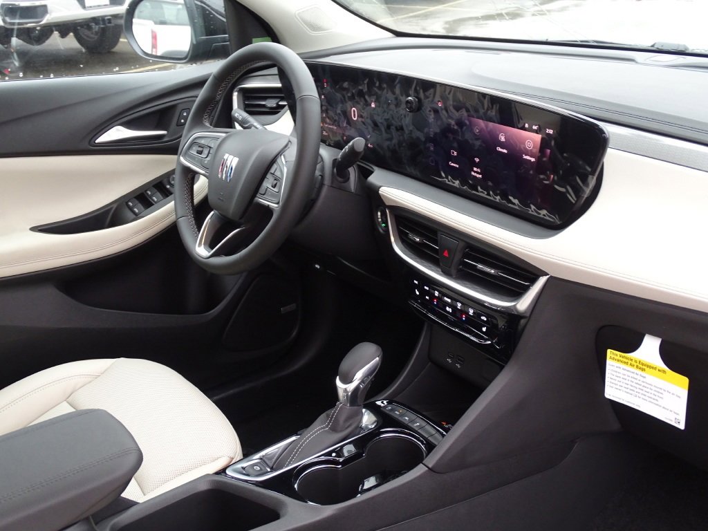 2024 Buick Encore GX Avenir photo 2