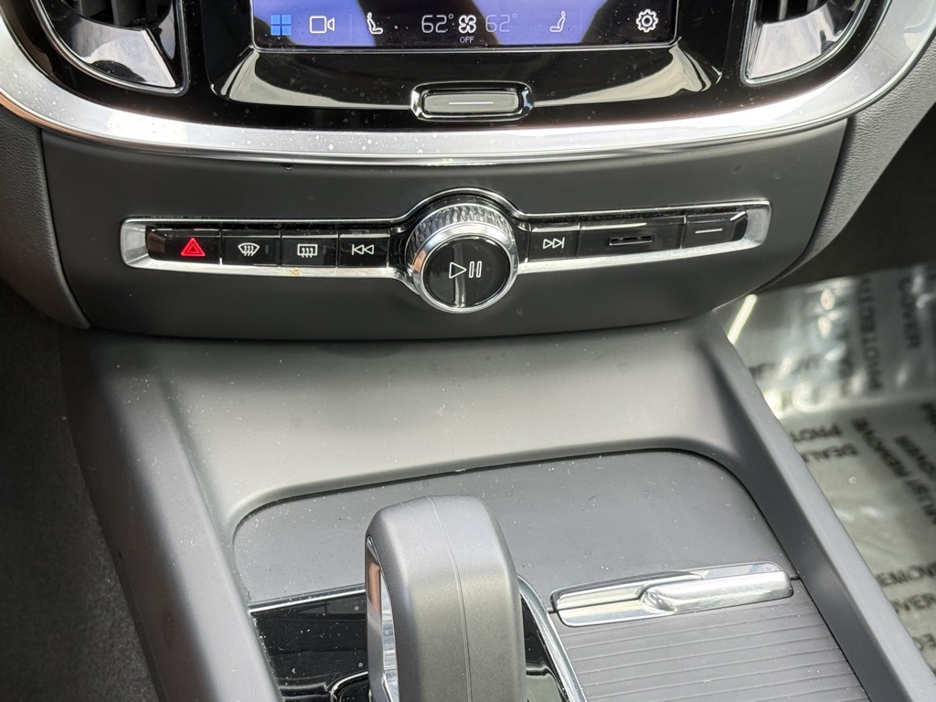 2024 Volvo S60 B5 Core photo 12
