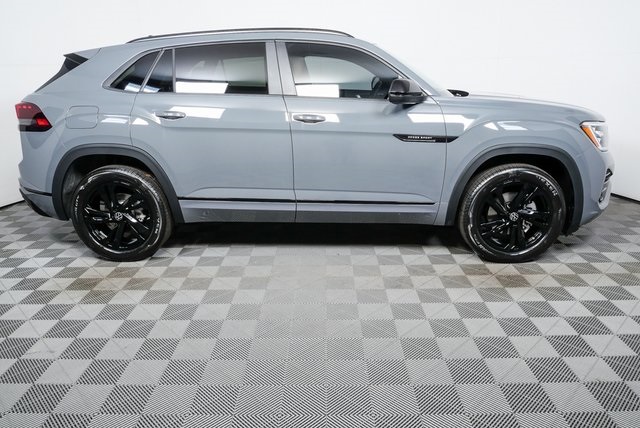 2026 Volkswagen Atlas Cross Sport SEL R-Line photo 2