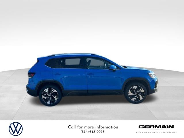 2025 Volkswagen Taos SE photo 4