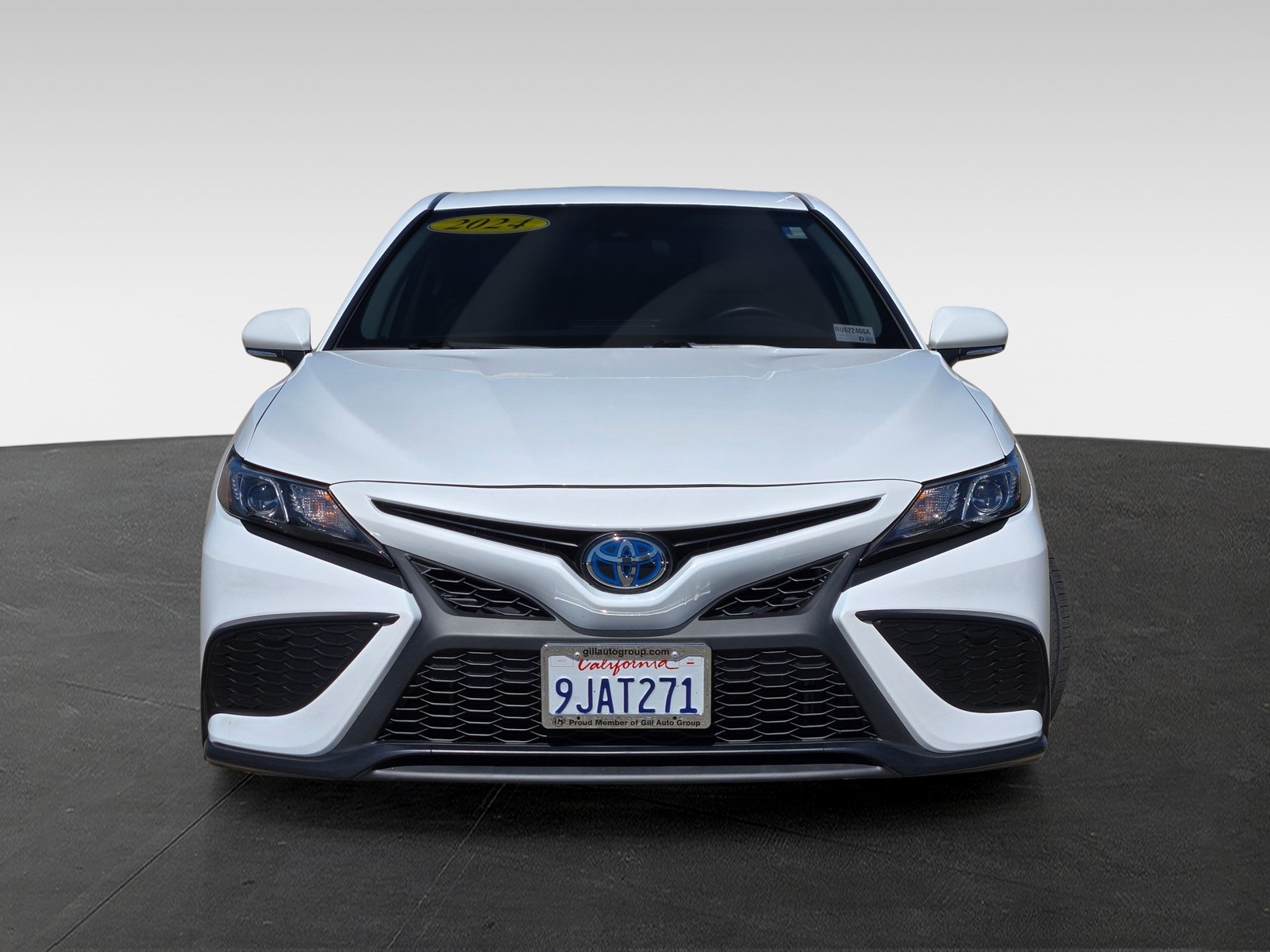 2024 Toyota Camry Hybrid SE photo 2