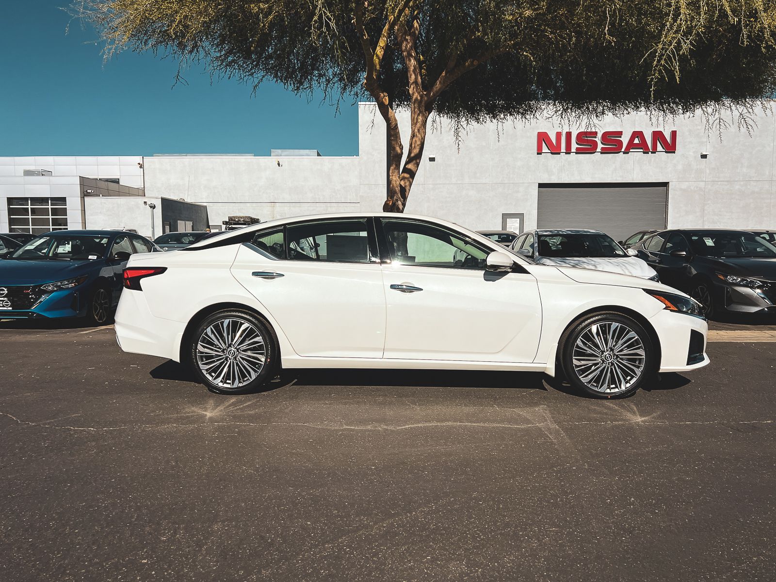 2025 Nissan Altima 2.5 SL photo 2