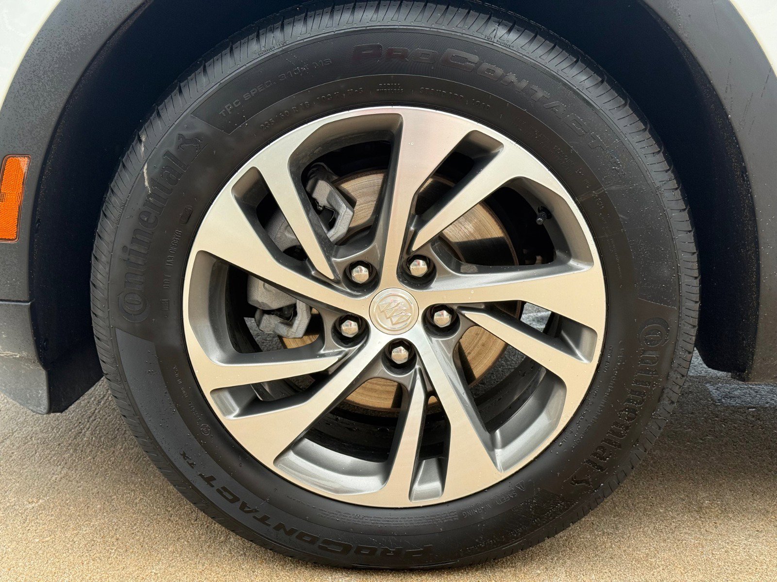 2021 Buick Envision Essence photo 5