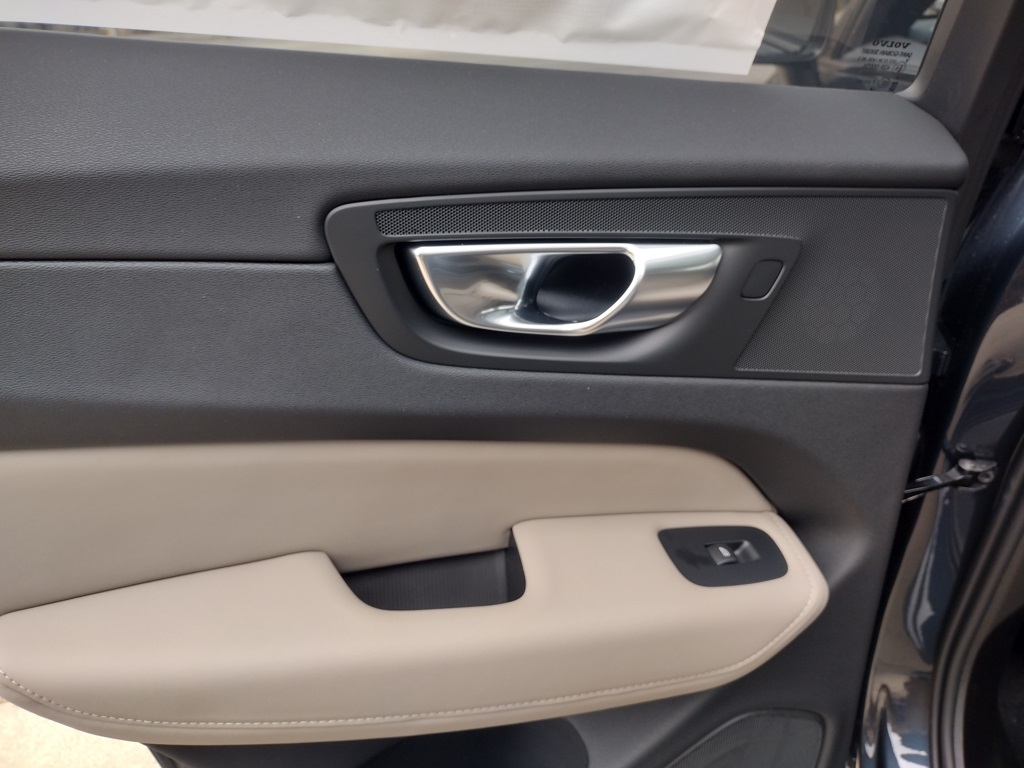 2026 VOLVO XC60 - Image 18