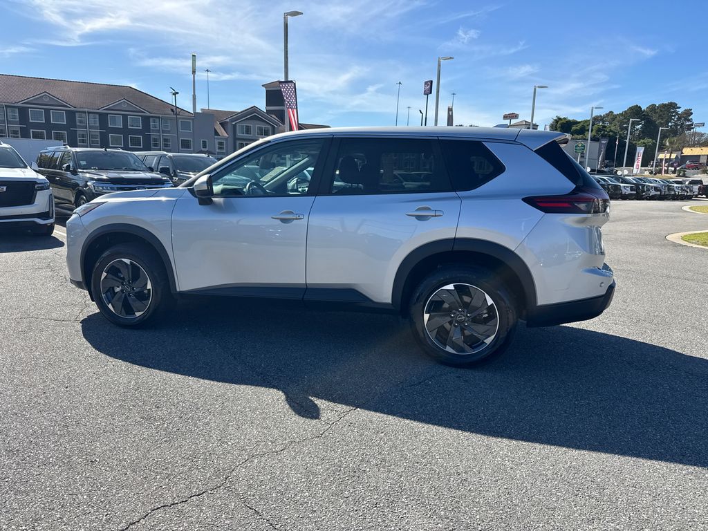 2024 Nissan Rogue SV photo 4