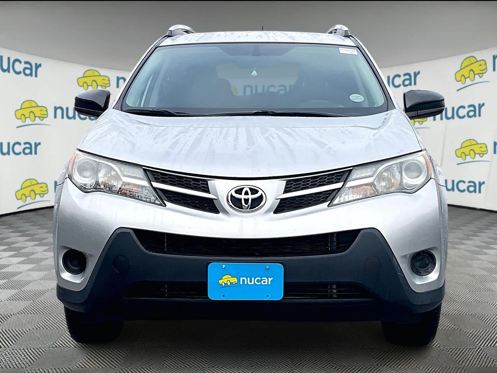 2015 Toyota RAV4 LE photo 2