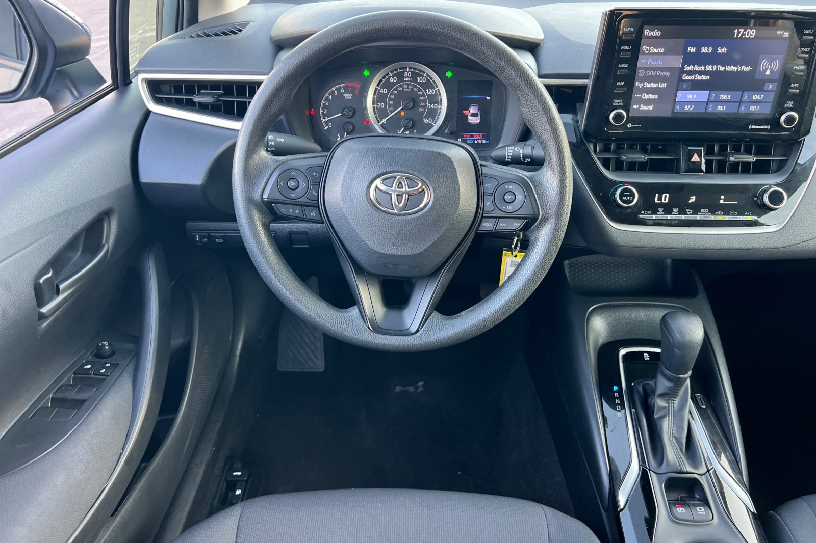 2022 Toyota Corolla LE photo 13