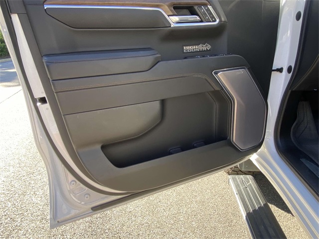 2023 Chevrolet Silverado 1500 High Country photo 17