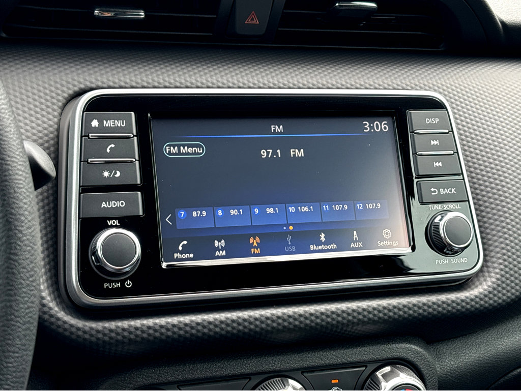 2020 Nissan Kicks SV photo 17