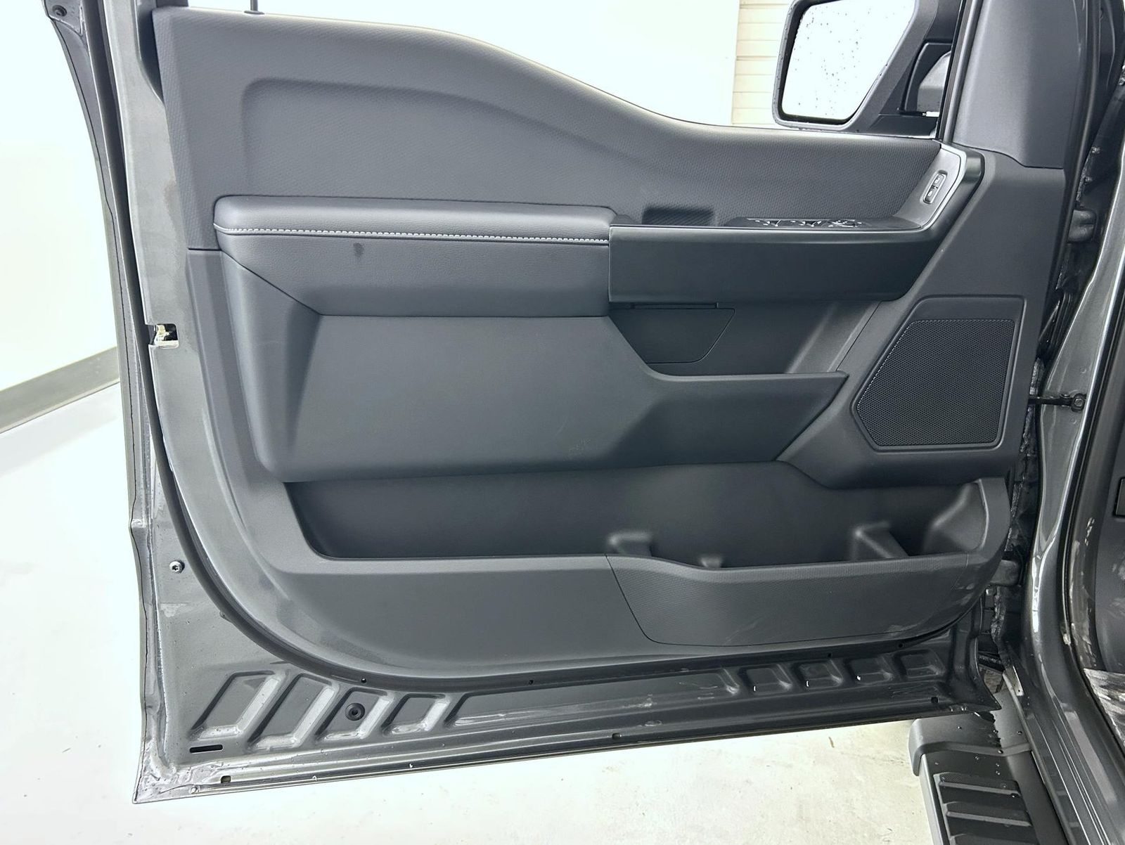 2025 Ford F-150 STX photo 9