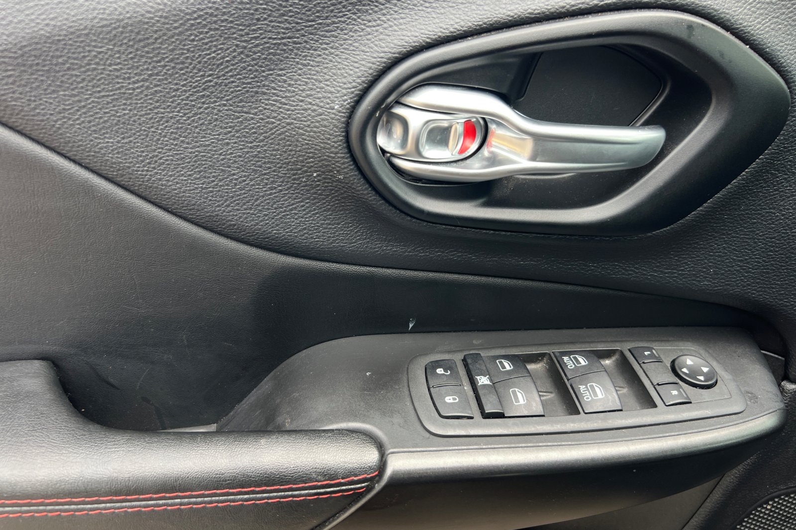 2022 Jeep Cherokee Trailhawk photo 7