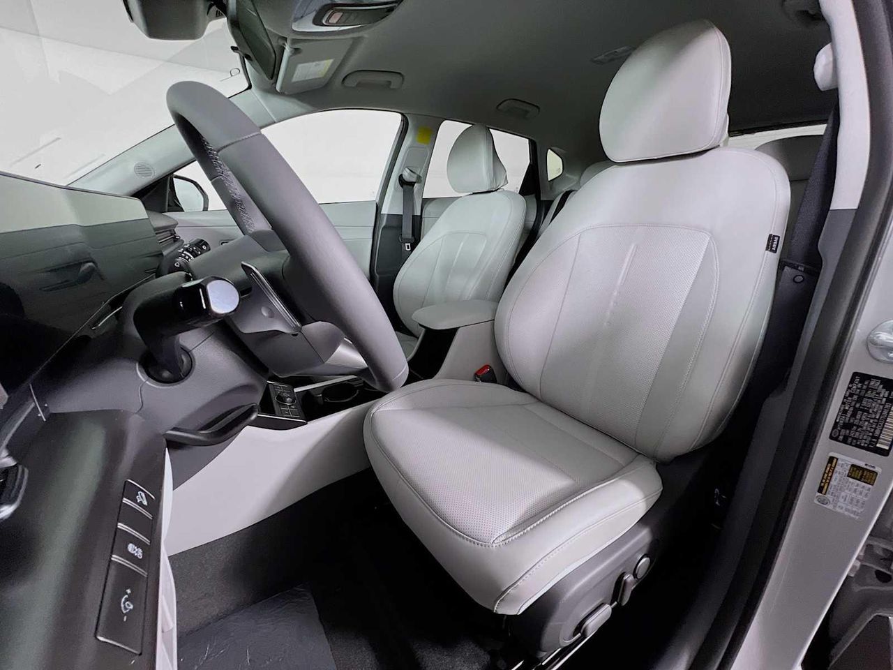 2026 Hyundai Kona SEL photo 7