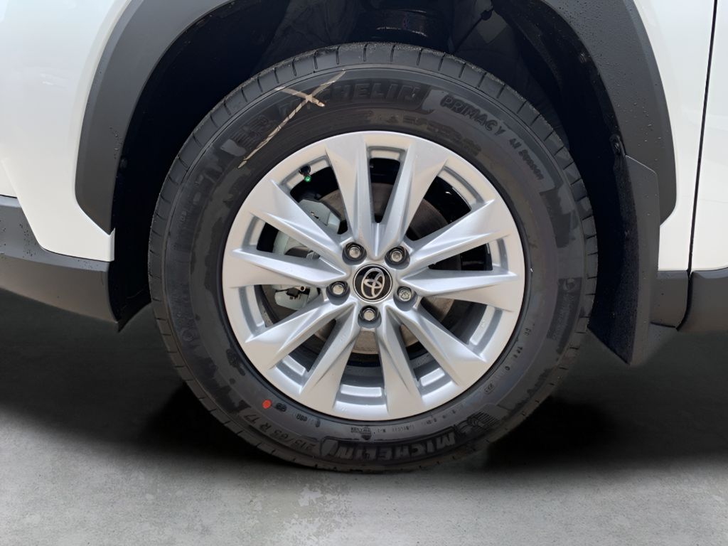 2025 Toyota Corolla Cross LE photo 28