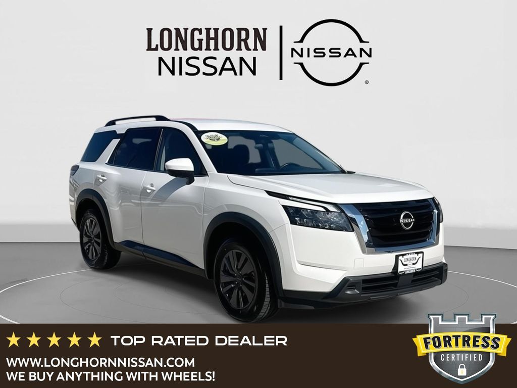 2023 Nissan Pathfinder SV's photo