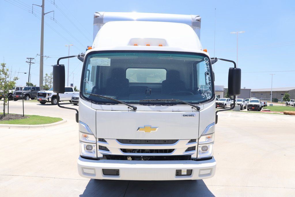 2024 Chevrolet Silverado photo 2