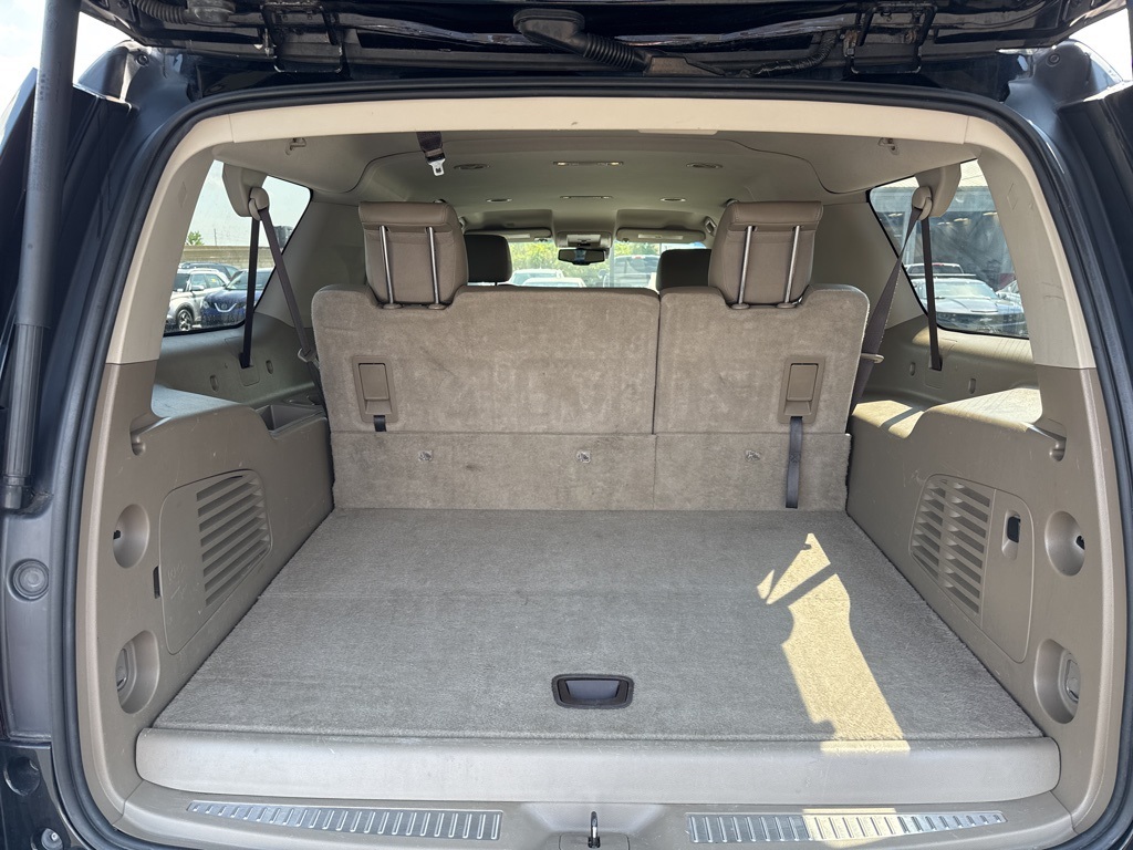 2017 Chevrolet Suburban LT photo 15