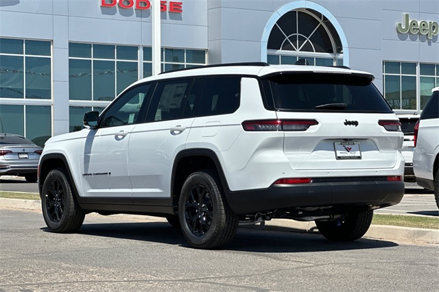 2025 Jeep Grand Cherokee Altitude photo 5