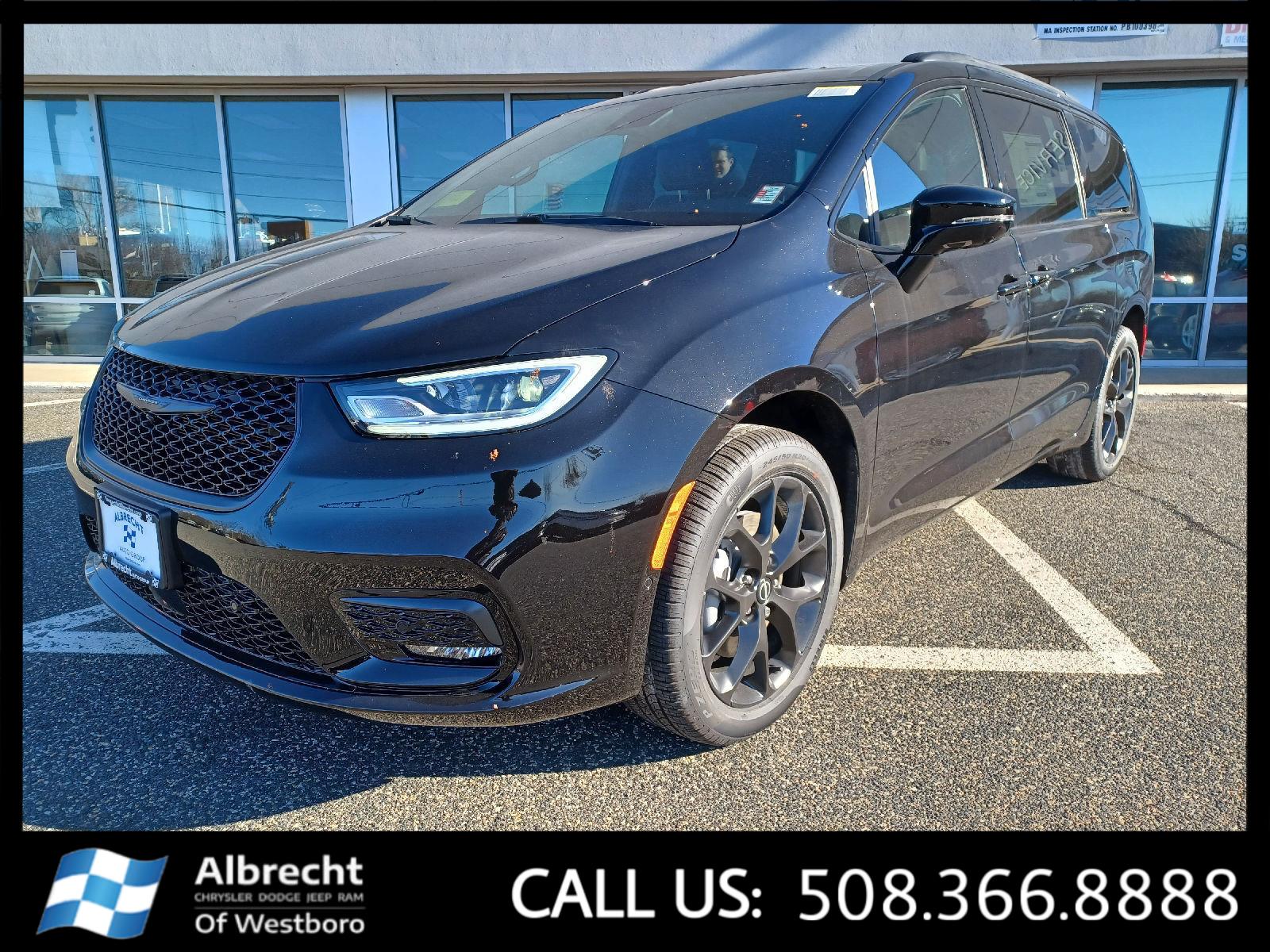 2026 Chrysler Pacifica Limited's photo