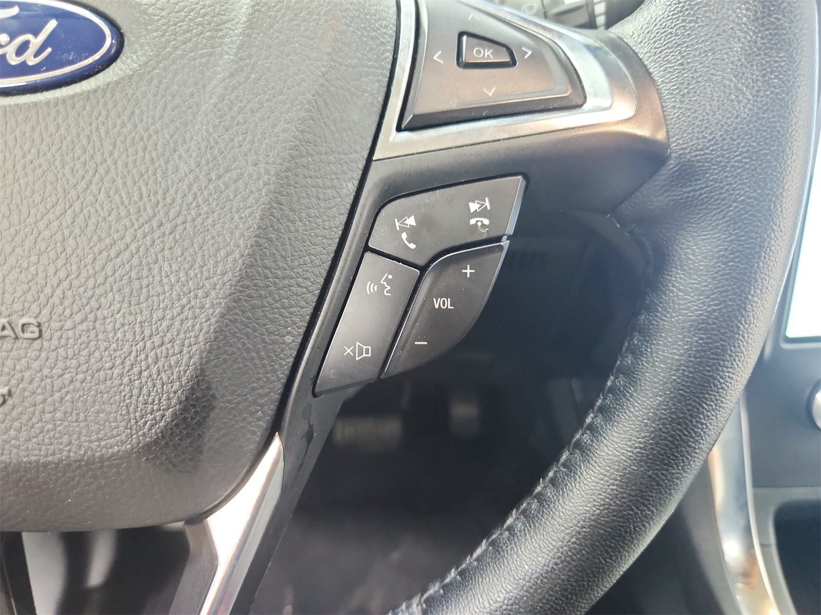 2024 Ford Edge Titanium photo 25