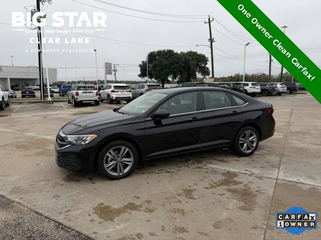 2024 Volkswagen Jetta SE's photo