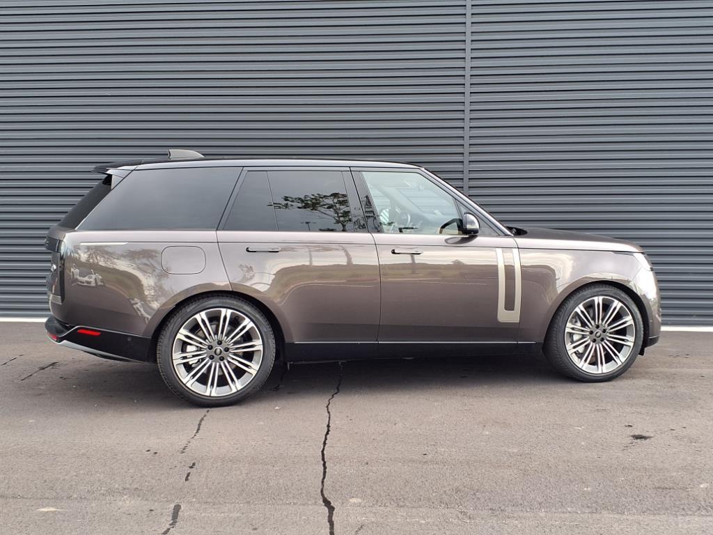 2023 Land Rover Range Rover SE photo 28