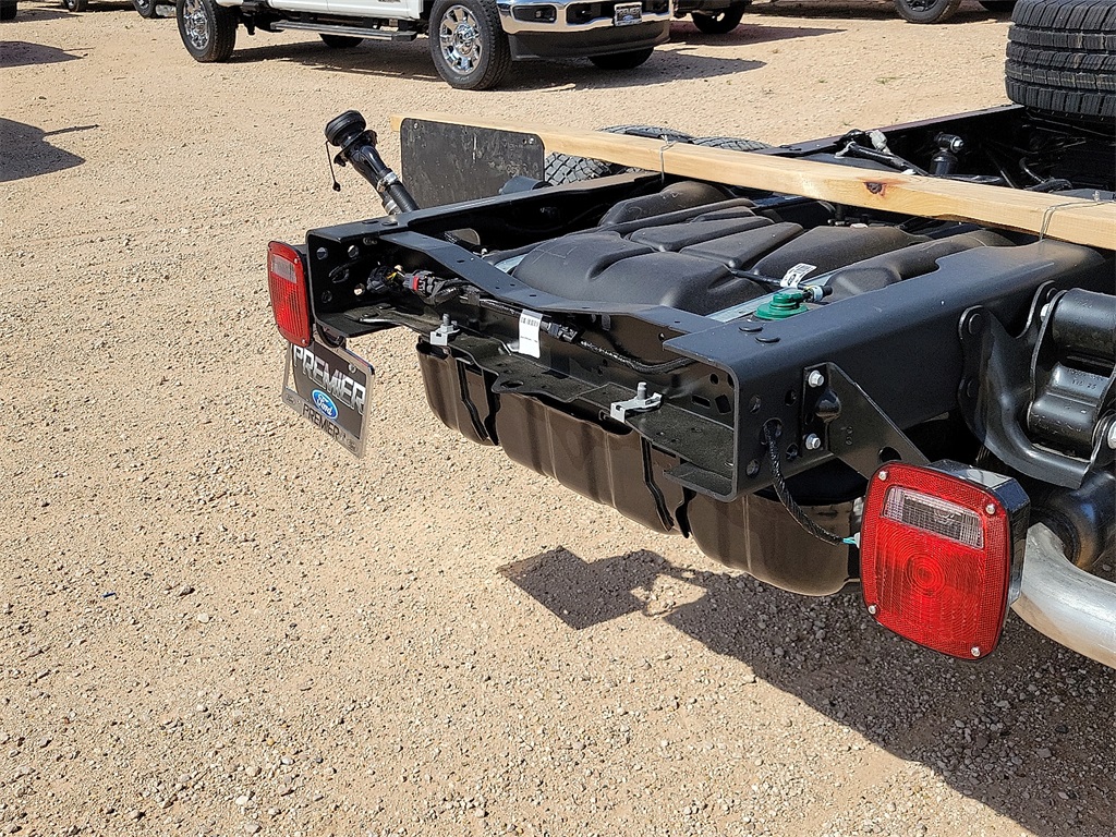 2025 Ford F-350 photo 14