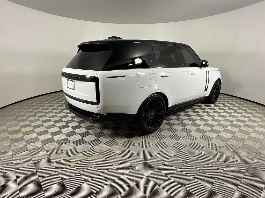 2024 Land Rover Range Rover SE photo 3