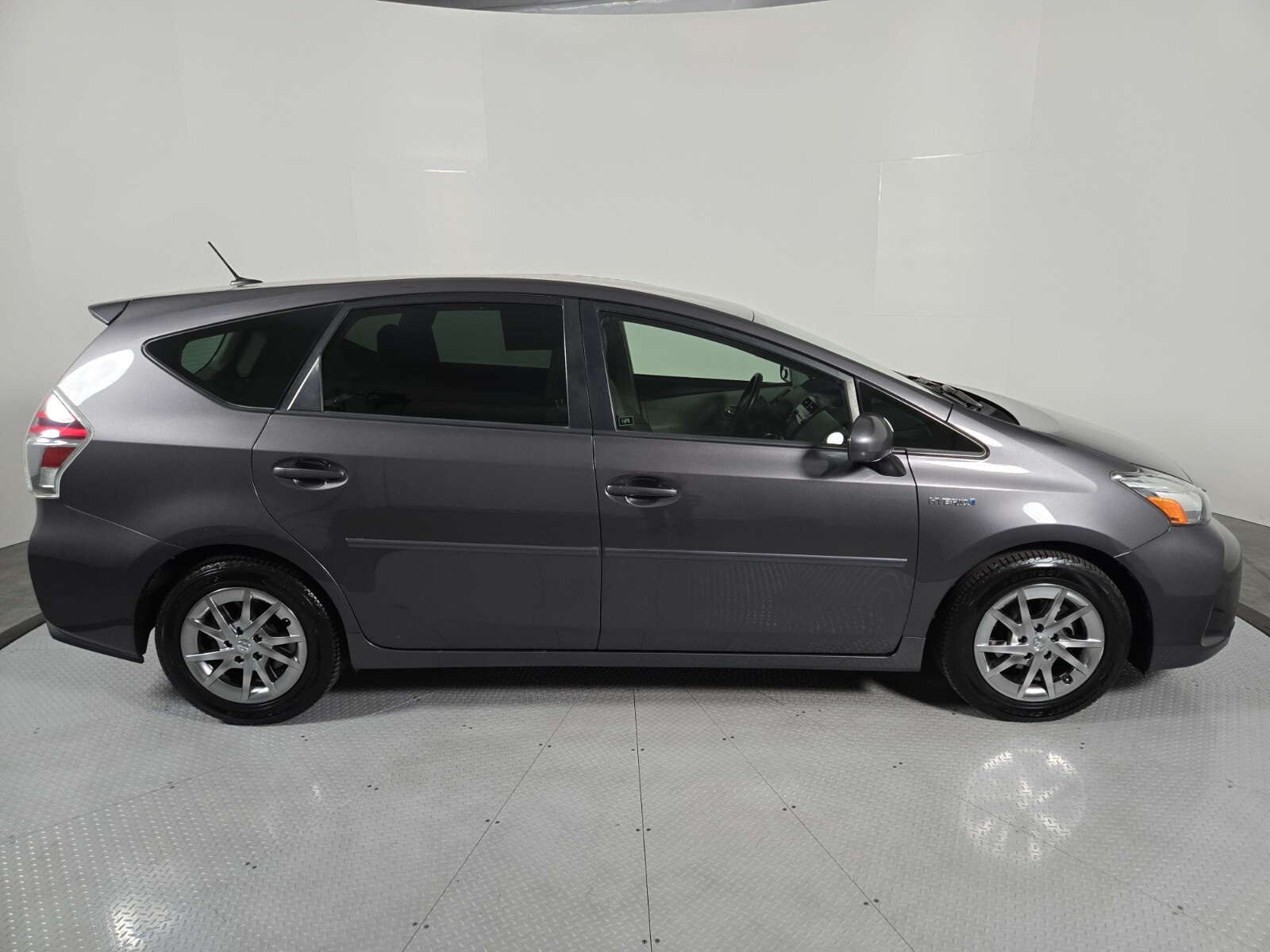 2015 Toyota Prius V Four photo 2