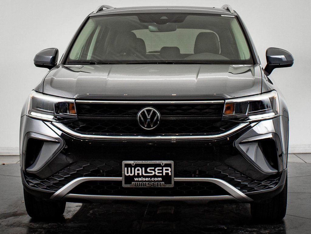 2024 Volkswagen Taos SE photo 2