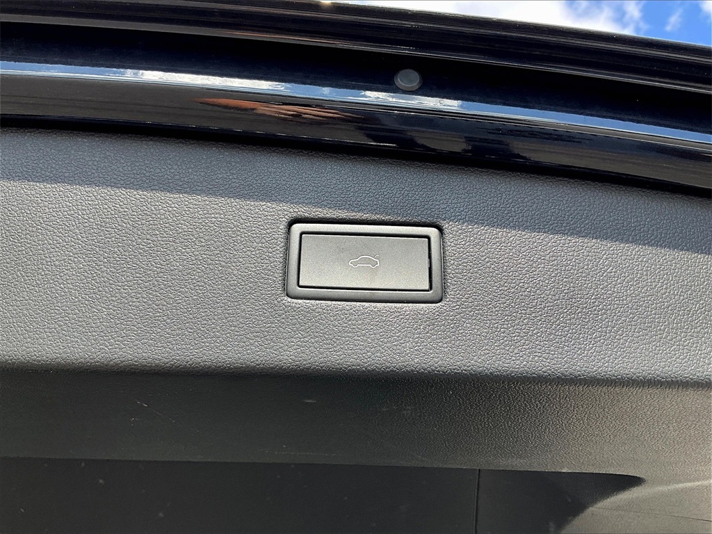 2022 Volkswagen Tiguan SE photo 34