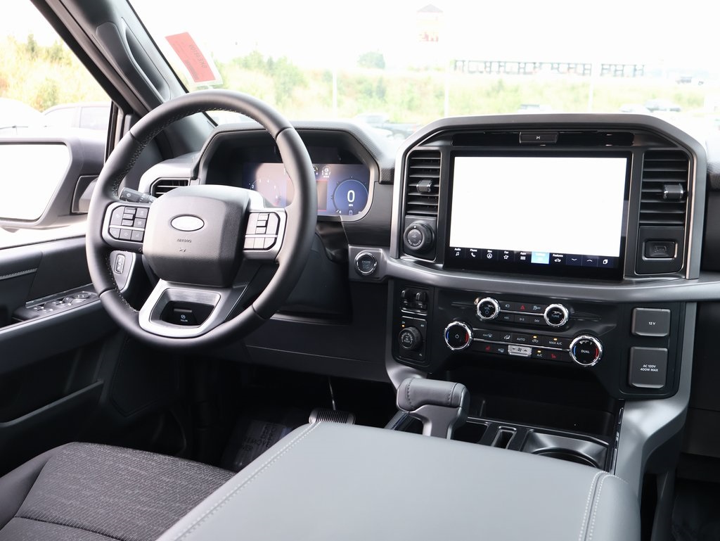 2025 Ford F-150 XLT photo 12